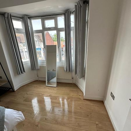 Central & Cozy 3Br Apt - High Chair - Free Parking 런던 외부 사진