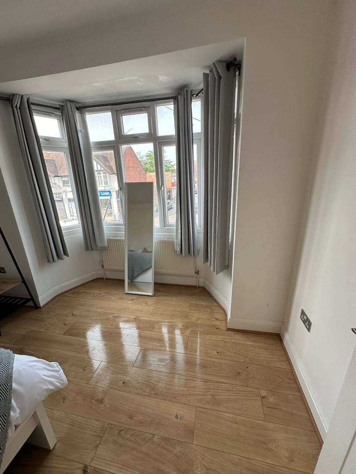 Central & Cozy 3Br Apt - High Chair - Free Parking 런던 외부 사진