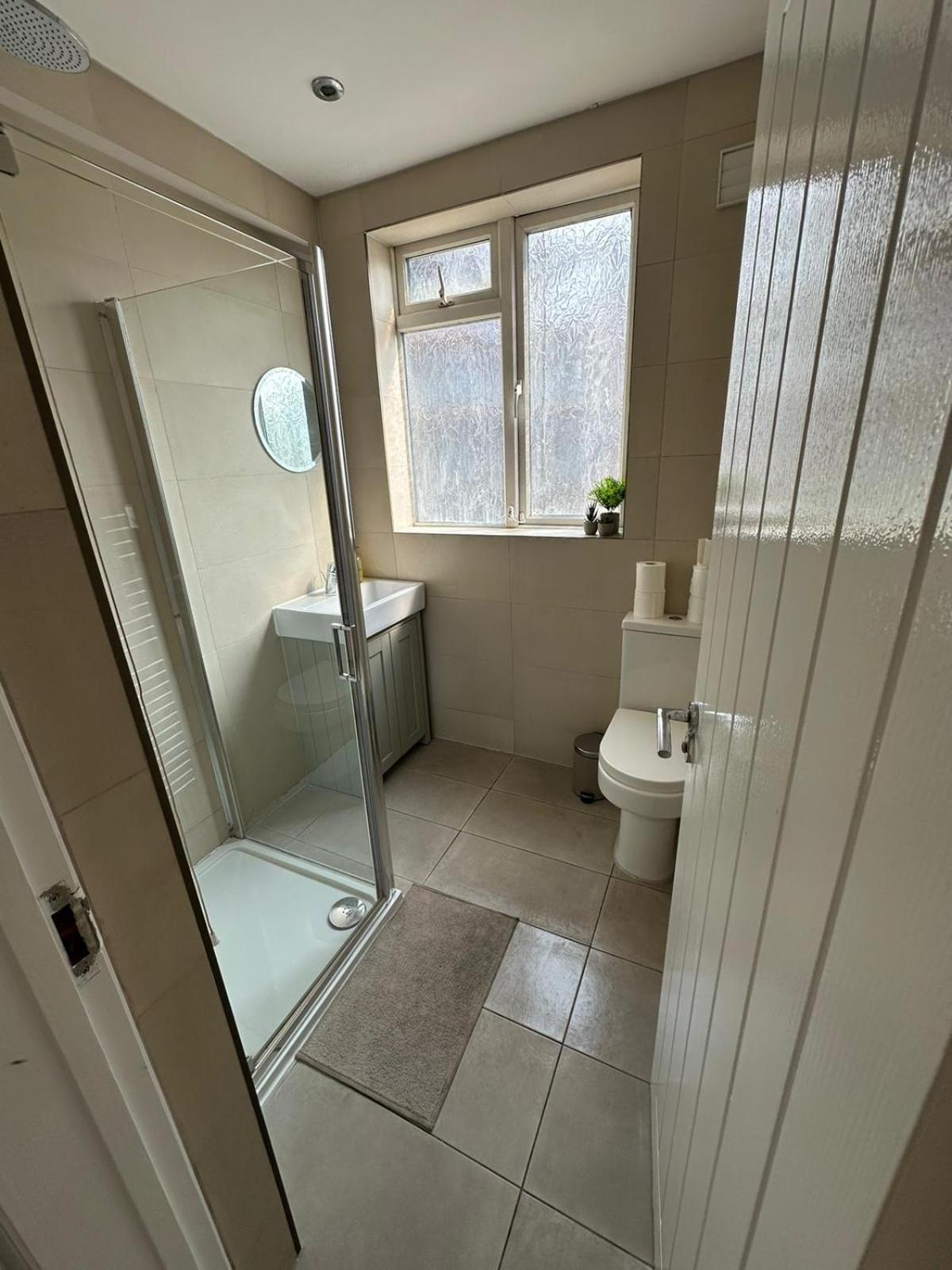 Central & Cozy 3Br Apt - High Chair - Free Parking 런던 외부 사진