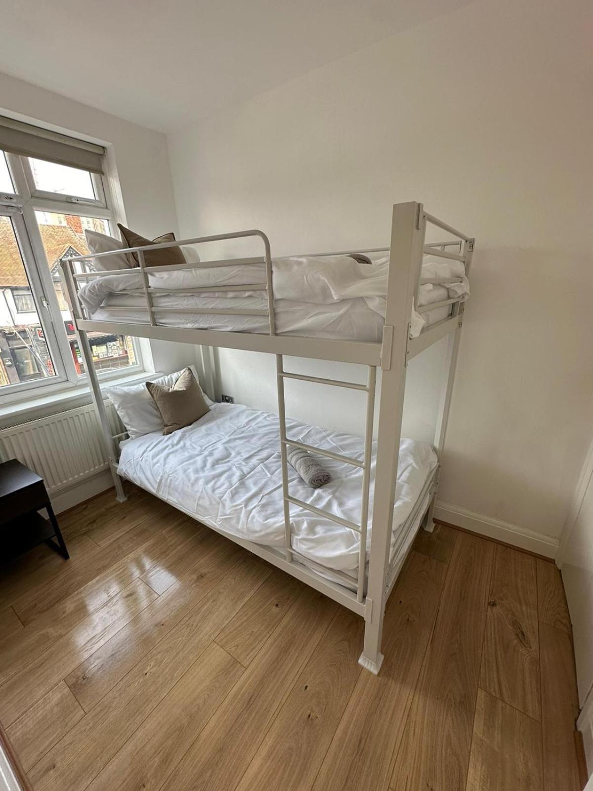 Central & Cozy 3Br Apt - High Chair - Free Parking 런던 외부 사진