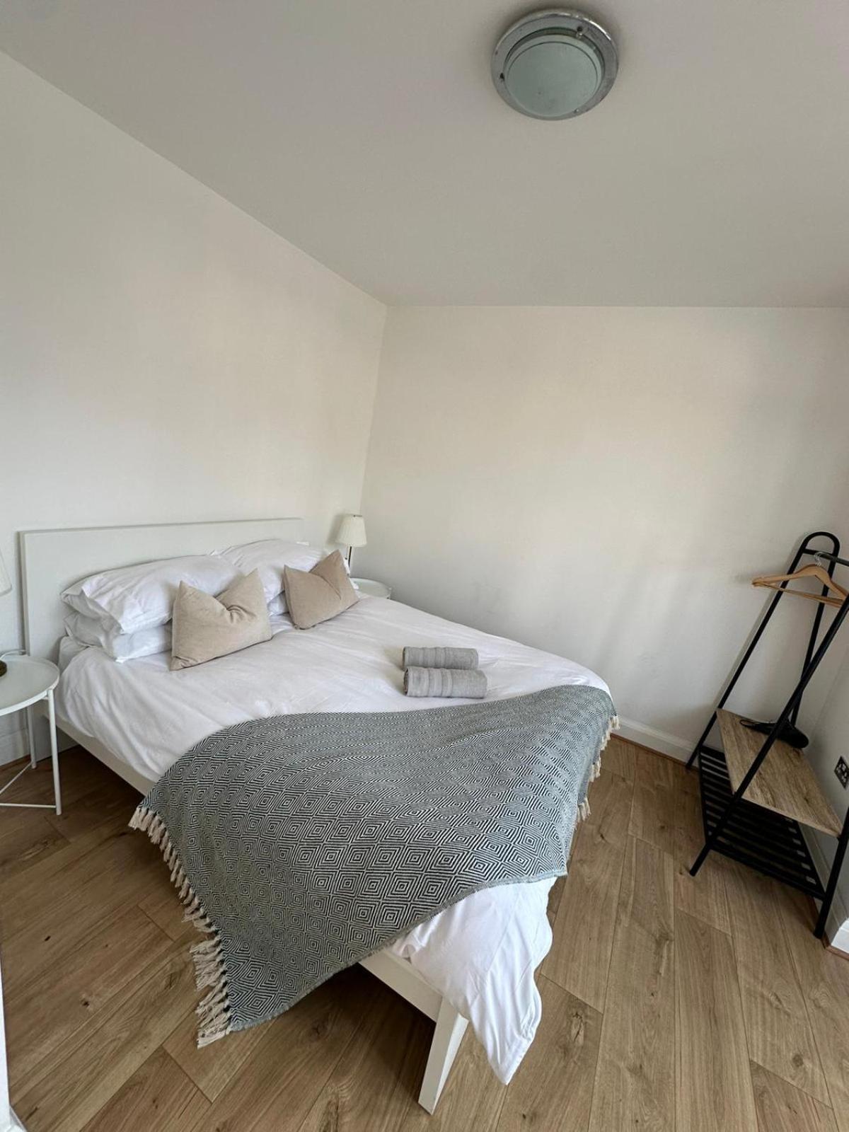 Central & Cozy 3Br Apt - High Chair - Free Parking 런던 외부 사진
