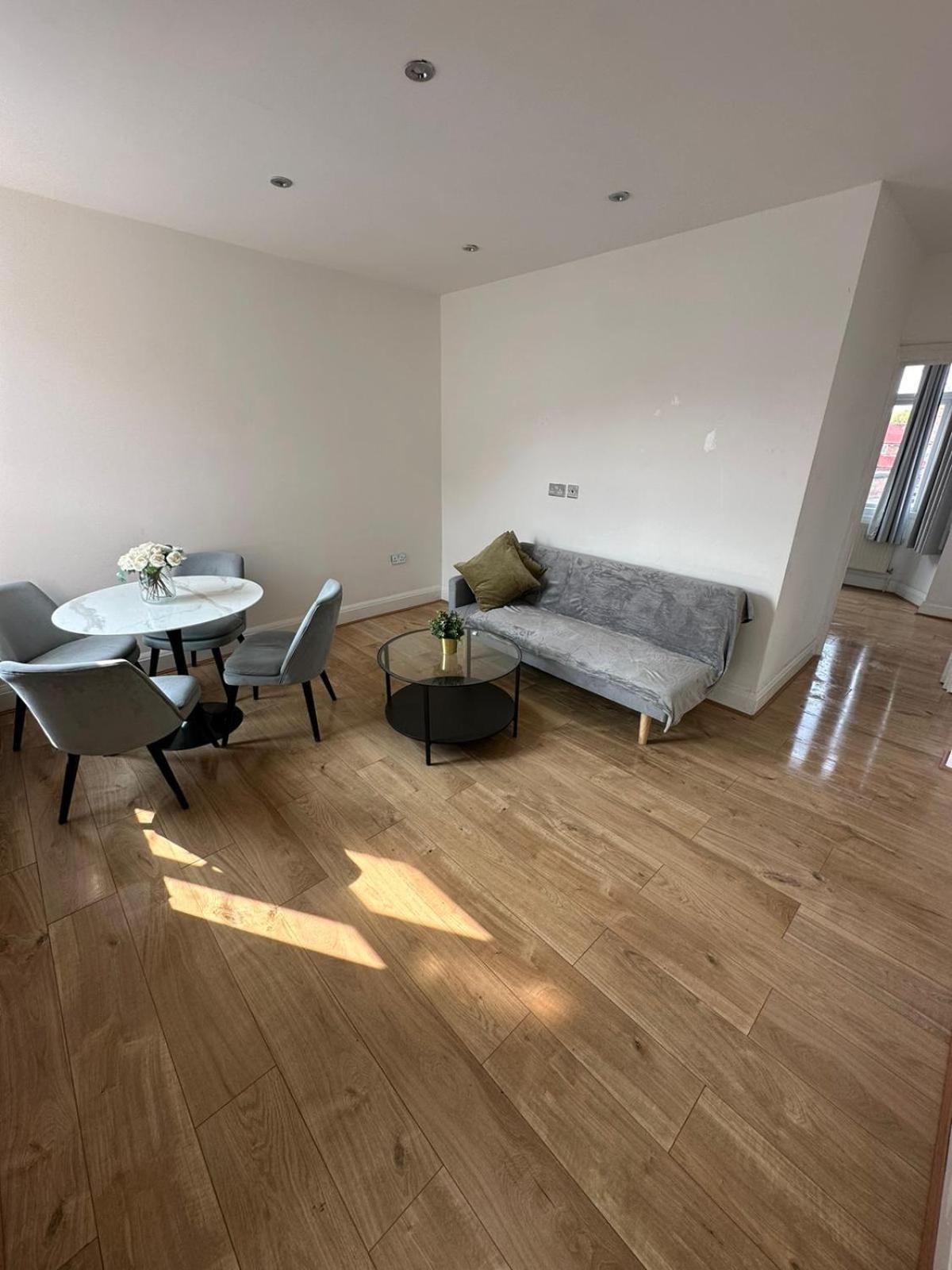 Central & Cozy 3Br Apt - High Chair - Free Parking 런던 외부 사진